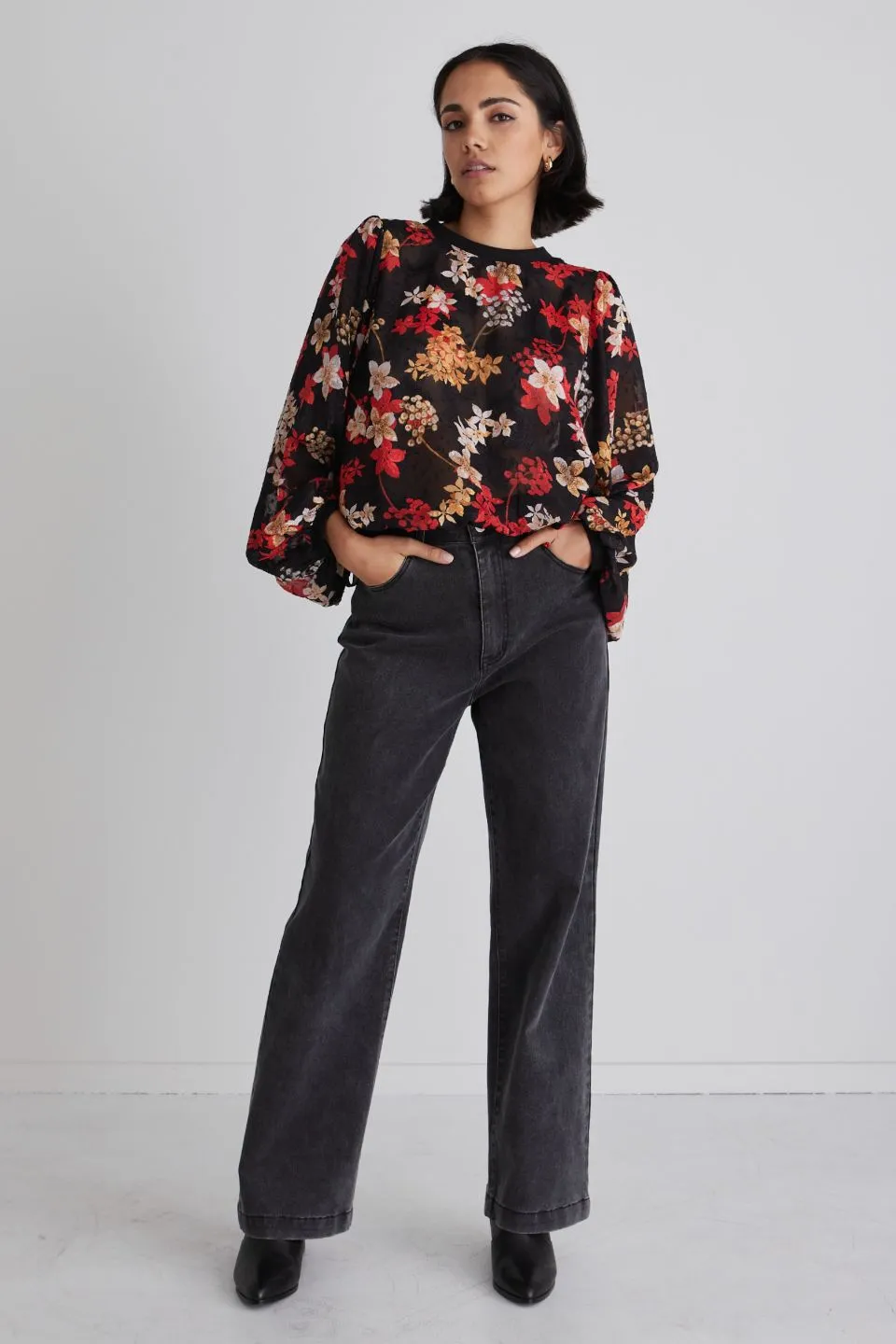 Chance Black Red Floral Georgette Ls Rib Hem Top