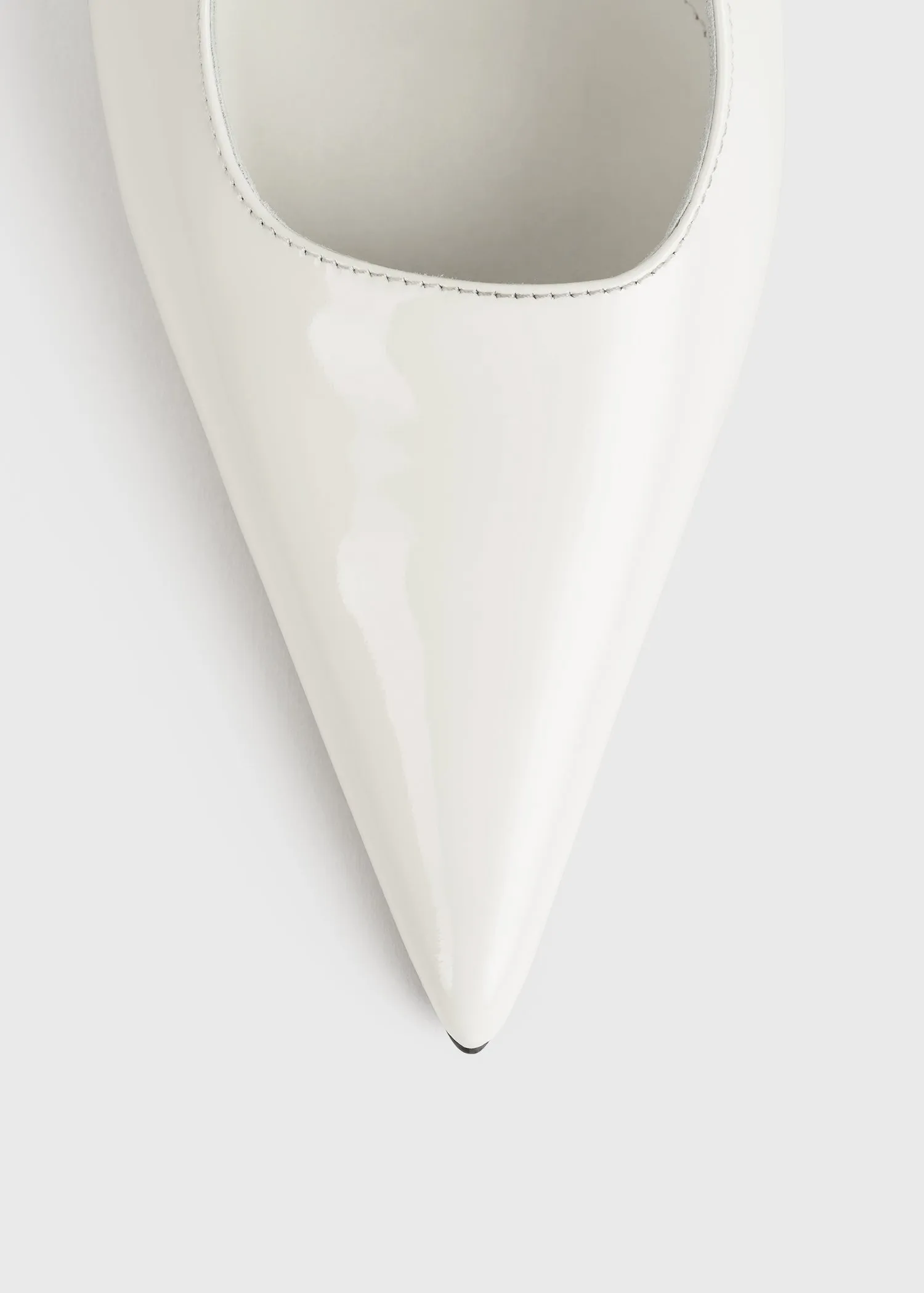 Sharp patent-leather slingbacks off white